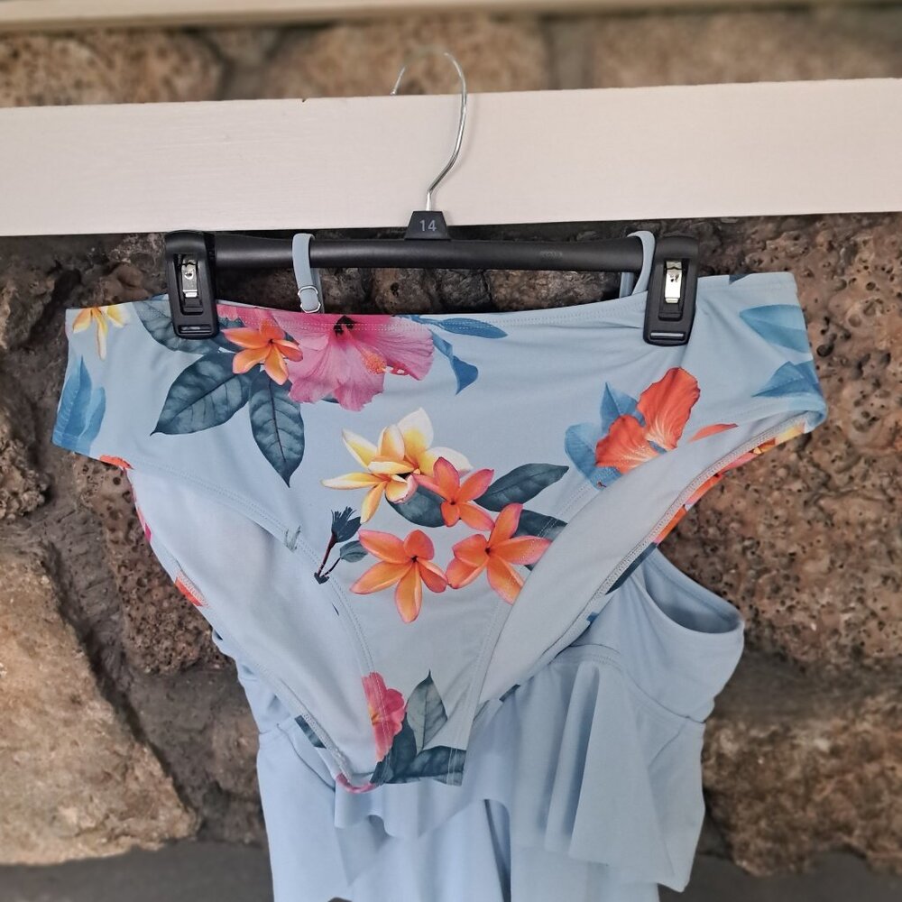 Cropped Tankini Set - Picture 3 of 4